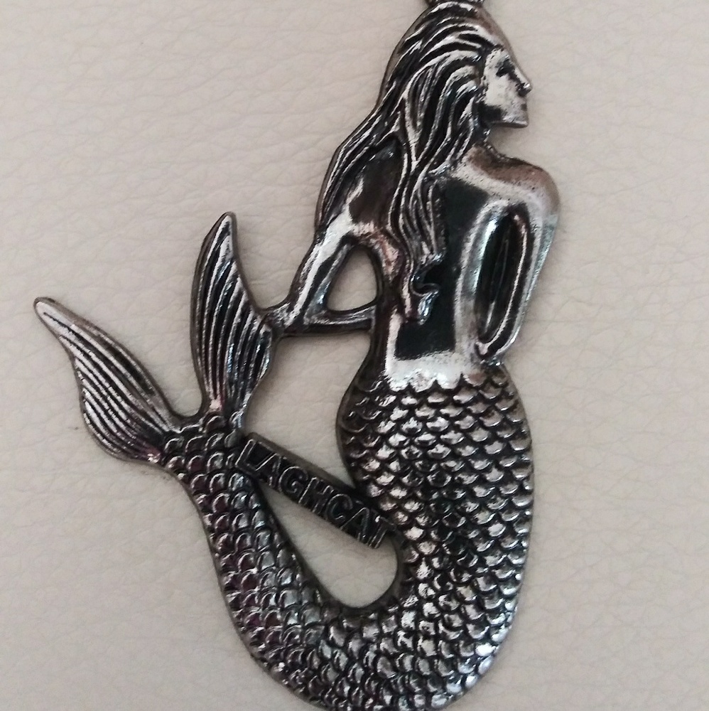 Laghcat mermaid pendant necklace